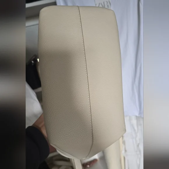 Oroton Margot ivory hobo bag - Picture 5 of 16